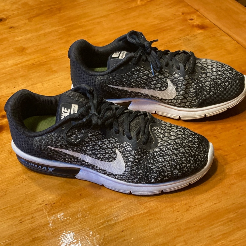 Nike Air Max - Black, Gray, White